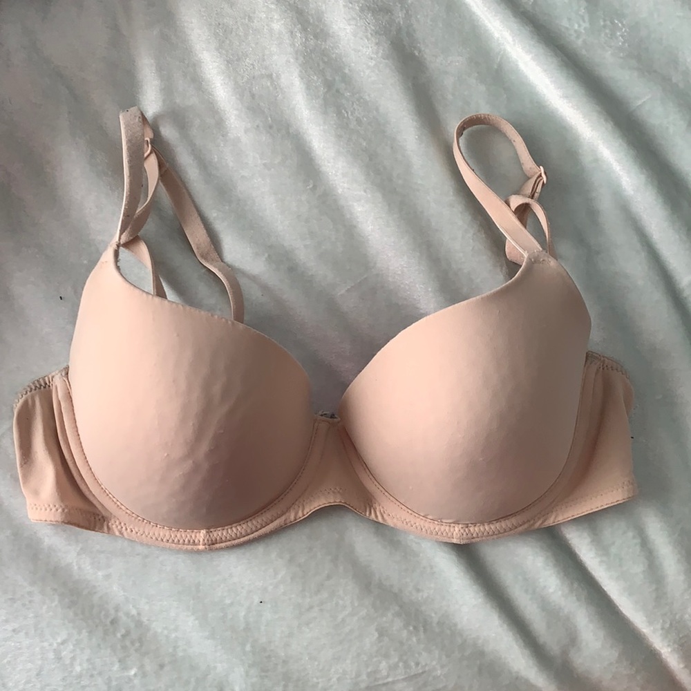Women’s VS PINK nude bra